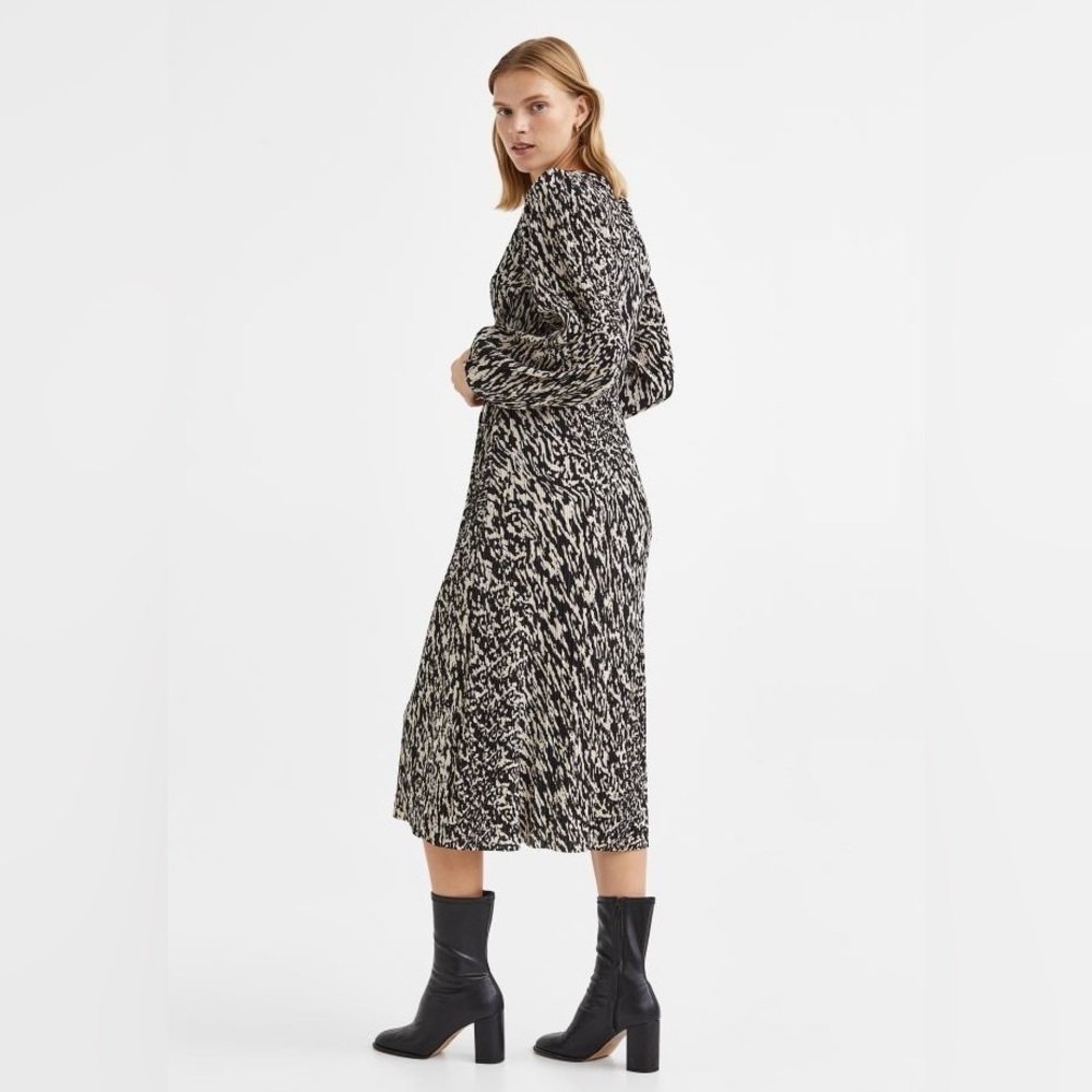 NWT H&M Patterned Midi Wrap Dress size M